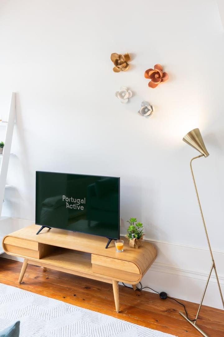 Framed Corner By Portugal Active Apartment *